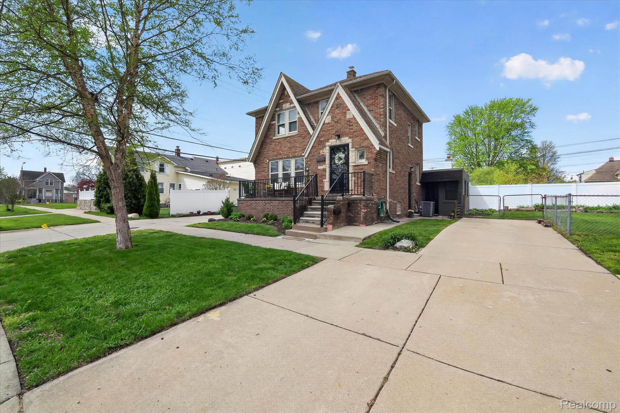 2826 3rd Street