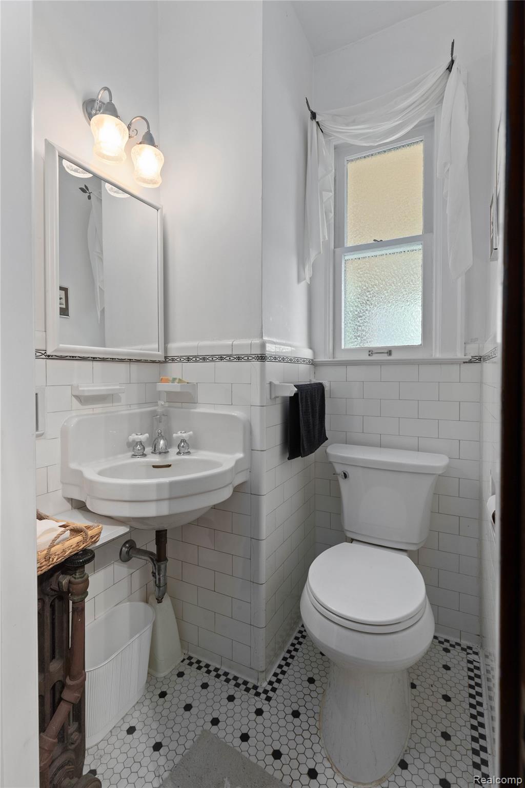 Detroit City, Michigan 48224, United States, 4 Bedrooms Bedrooms, ,3 BathroomsBathrooms,Residential,Pending,149227