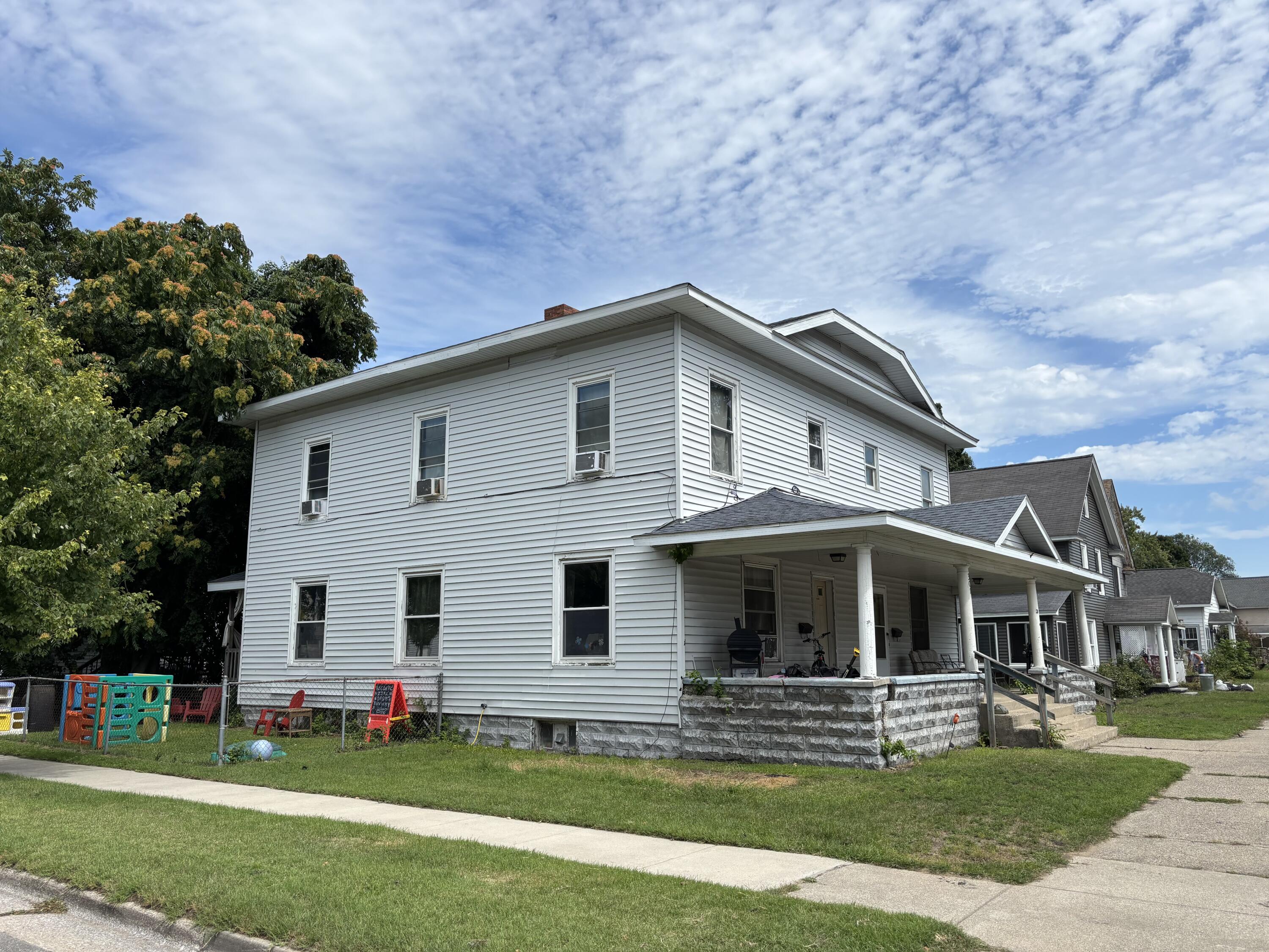 301 E Foster Street