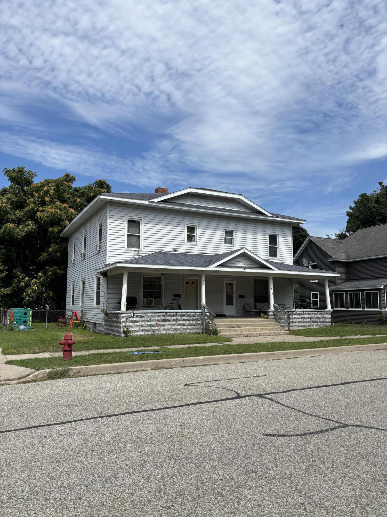 301 E Foster Street