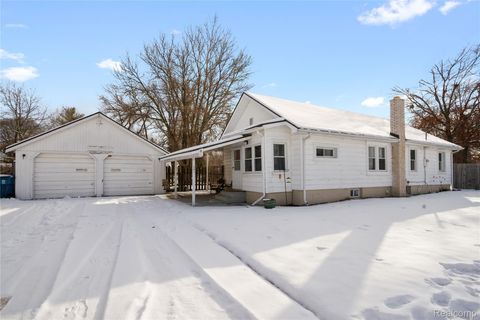 201 Seminole Street Holly Village MI 48442