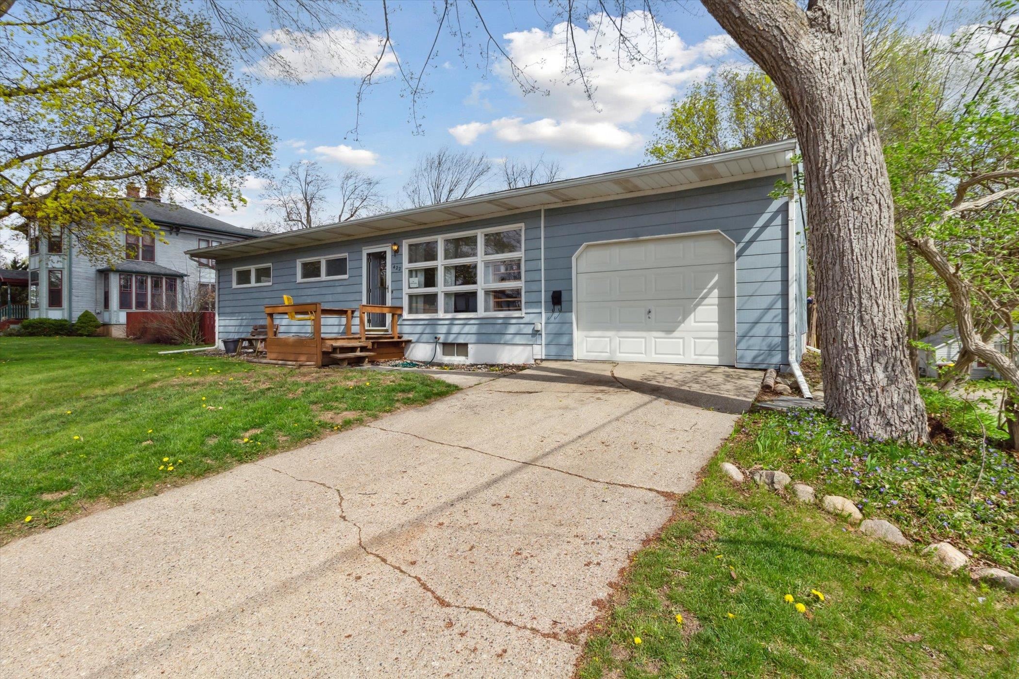 422 W Center