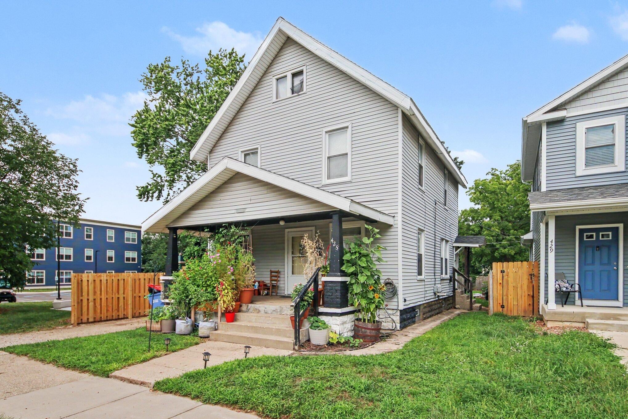 425 Adams Street SE
