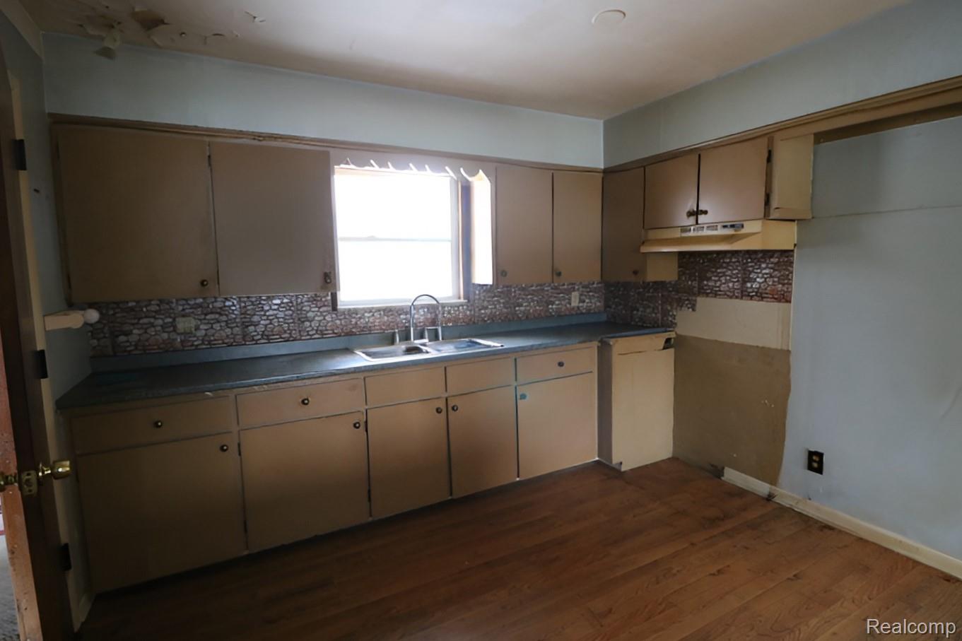 3289 W Hobson Avenue