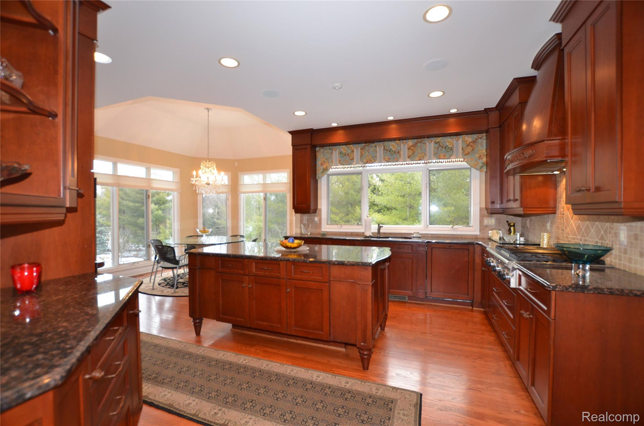 Bloomfield Hills City, Michigan 48304, United States, 5 Bedrooms Bedrooms, ,6 BathroomsBathrooms,Residential,Active,231107