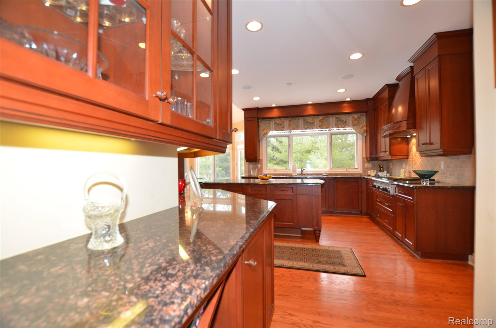 Bloomfield Hills City, Michigan 48304, United States, 5 Bedrooms Bedrooms, ,6 BathroomsBathrooms,Residential,Active,231107