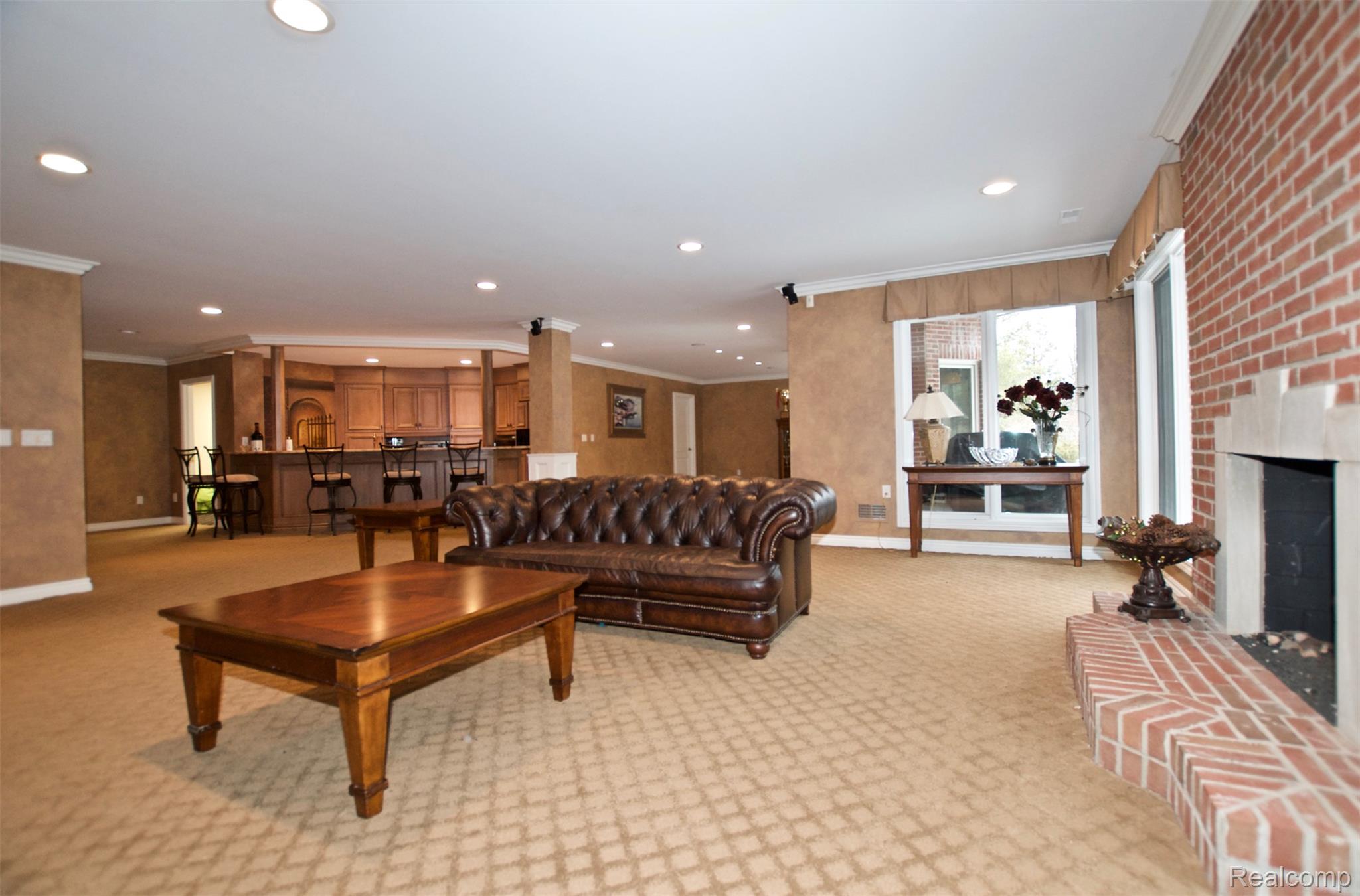 Bloomfield Hills City, Michigan 48304, United States, 5 Bedrooms Bedrooms, ,6 BathroomsBathrooms,Residential,Active,231107