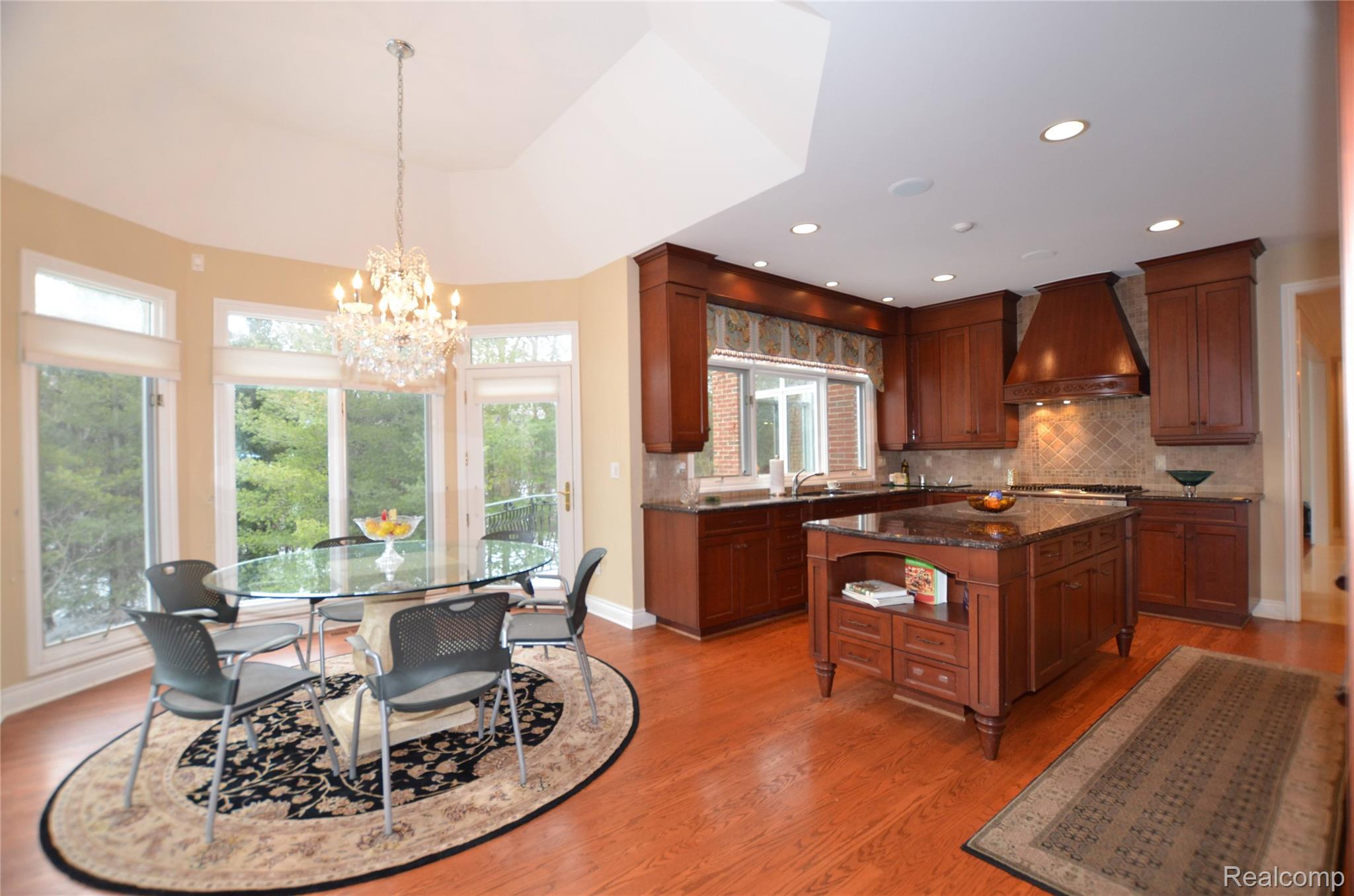 Bloomfield Hills City, Michigan 48304, United States, 5 Bedrooms Bedrooms, ,6 BathroomsBathrooms,Residential,Active,231107