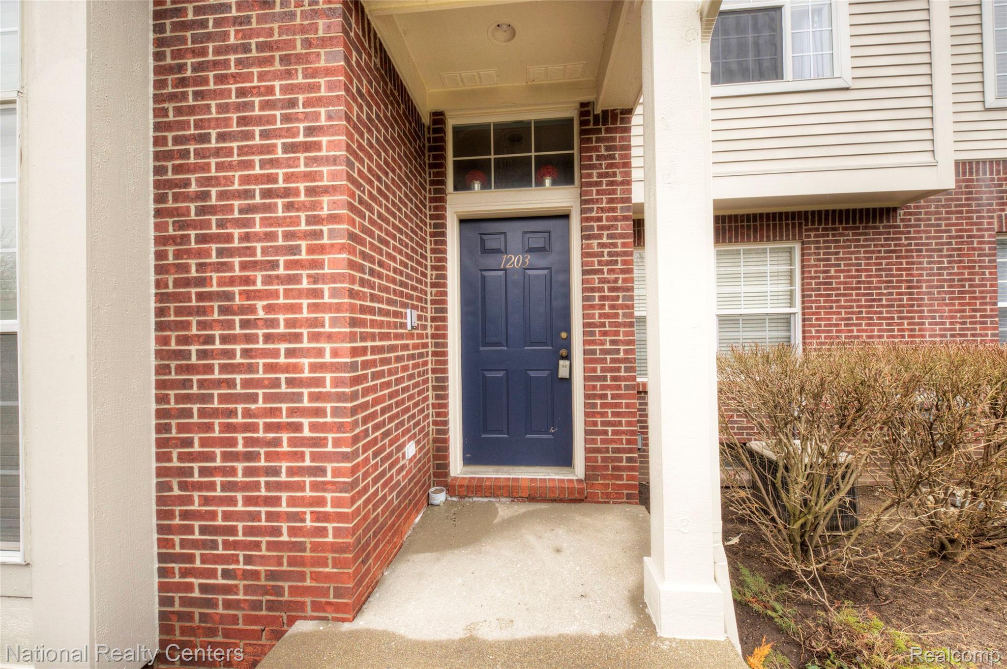 1203 Abigail Court E