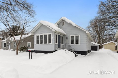 2012 Moulton Avenue North Muskegon City MI 49445