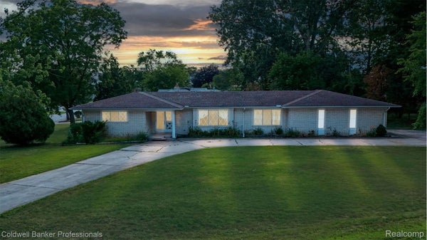 430 SPEZIA DR, OXFORD, MI 48371 - Image c84aa6898dc1202c4bd3a9f0825e3a59/3384295343