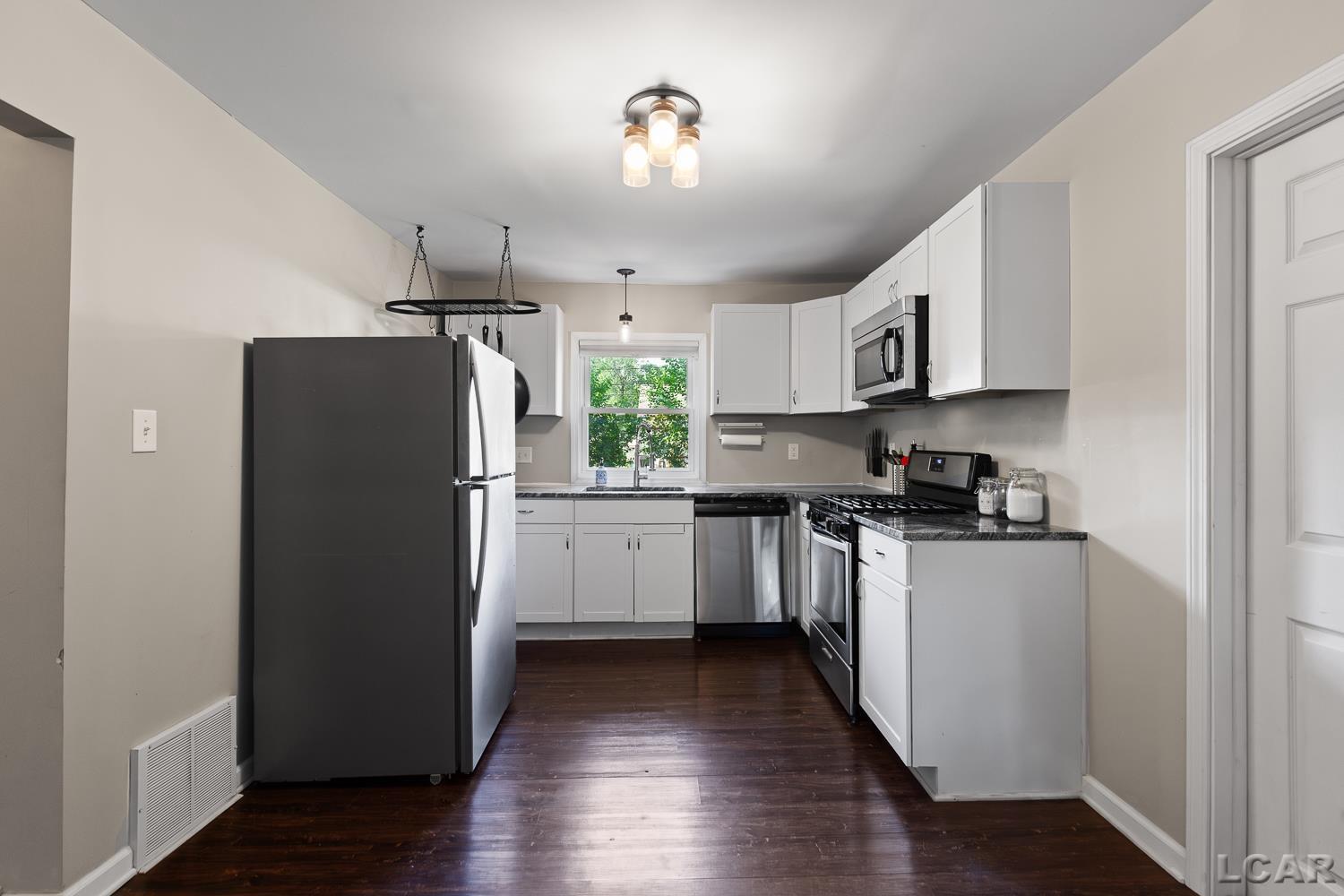 136 W Elza Avenue