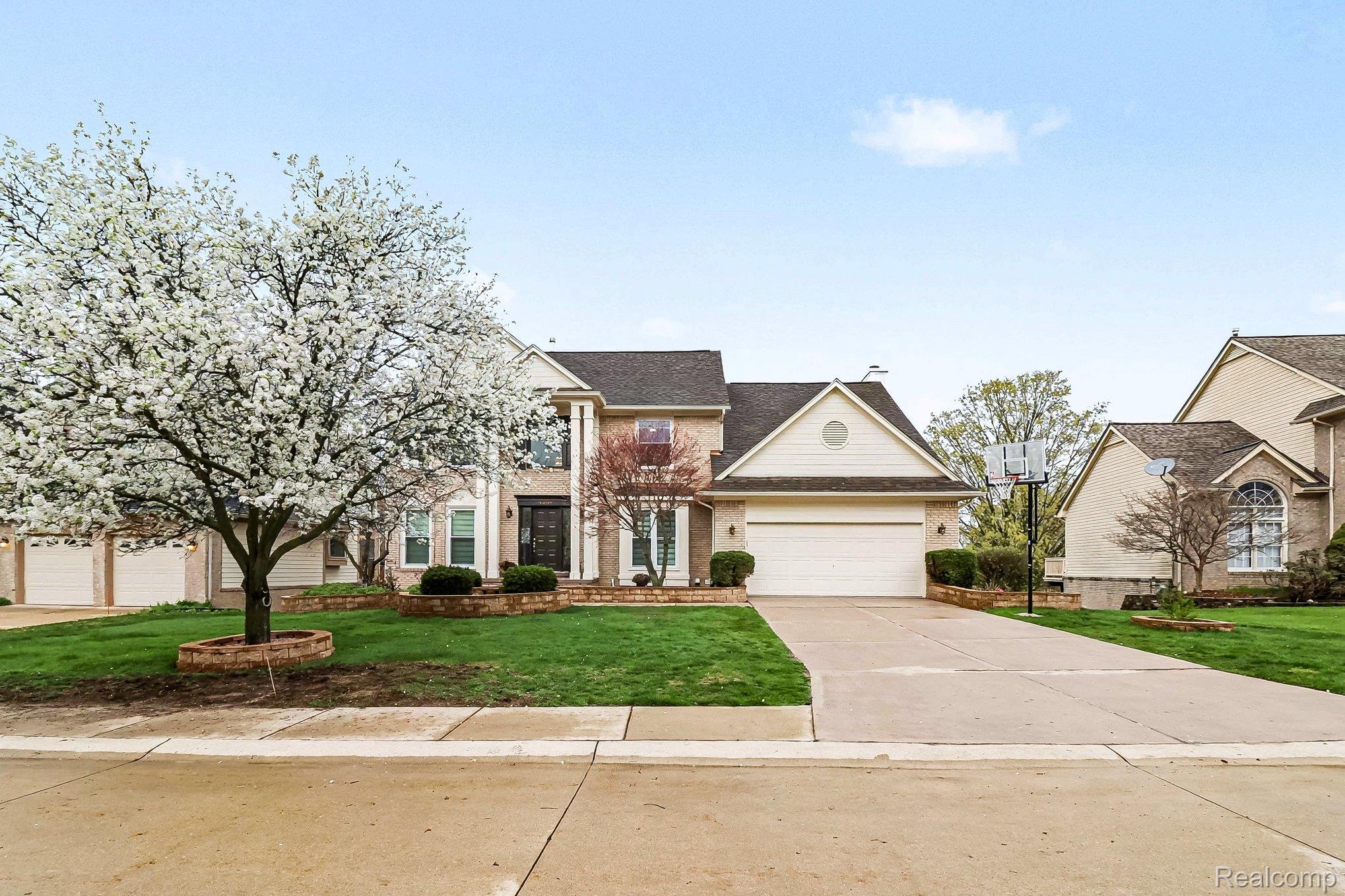 28529 Golf Pointe Boulevard