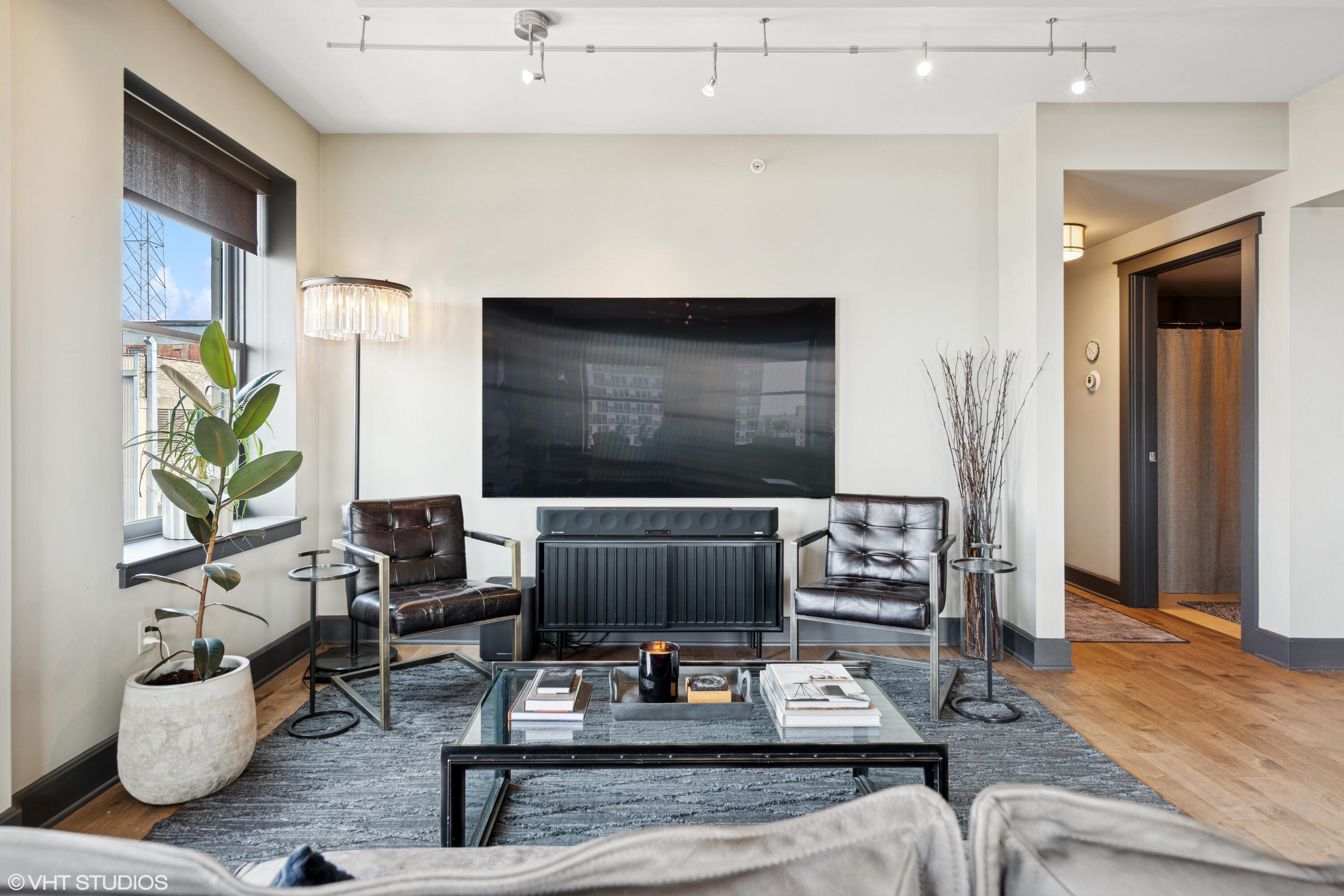 27 Library Street NE 803