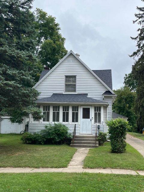 Photo of 19 S Norwood Avenue, Hillsdale City, MI 49242 (MLS # 53025051295)