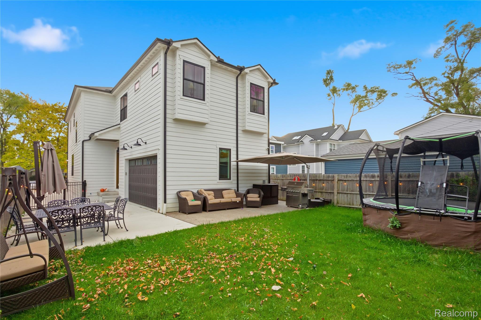 1211 E Lincoln Street