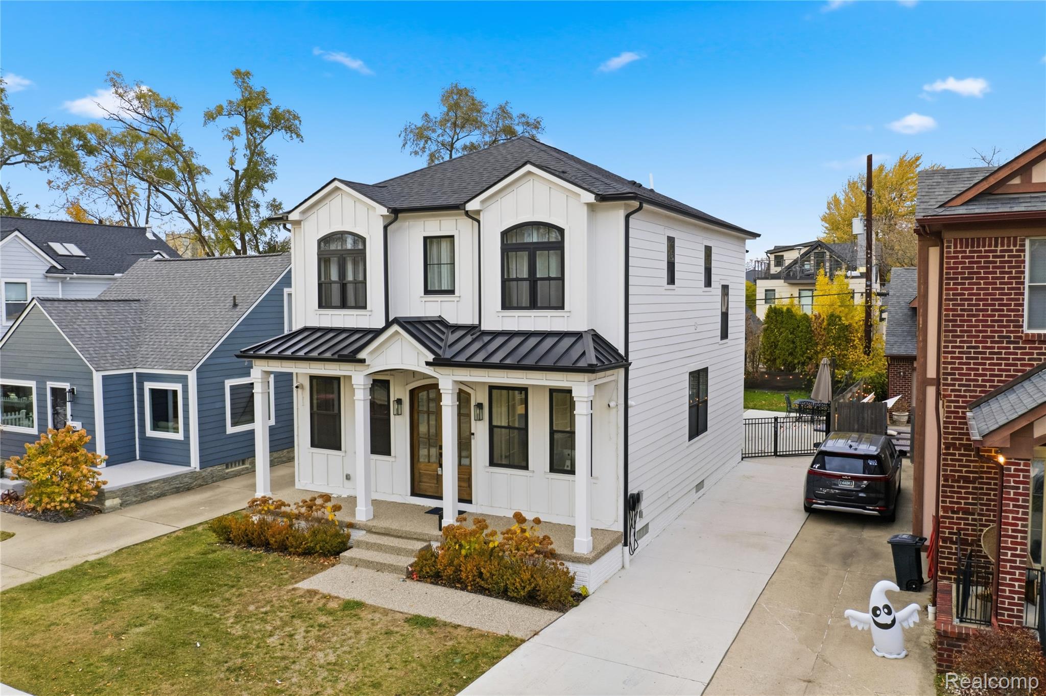 1211 E Lincoln Street