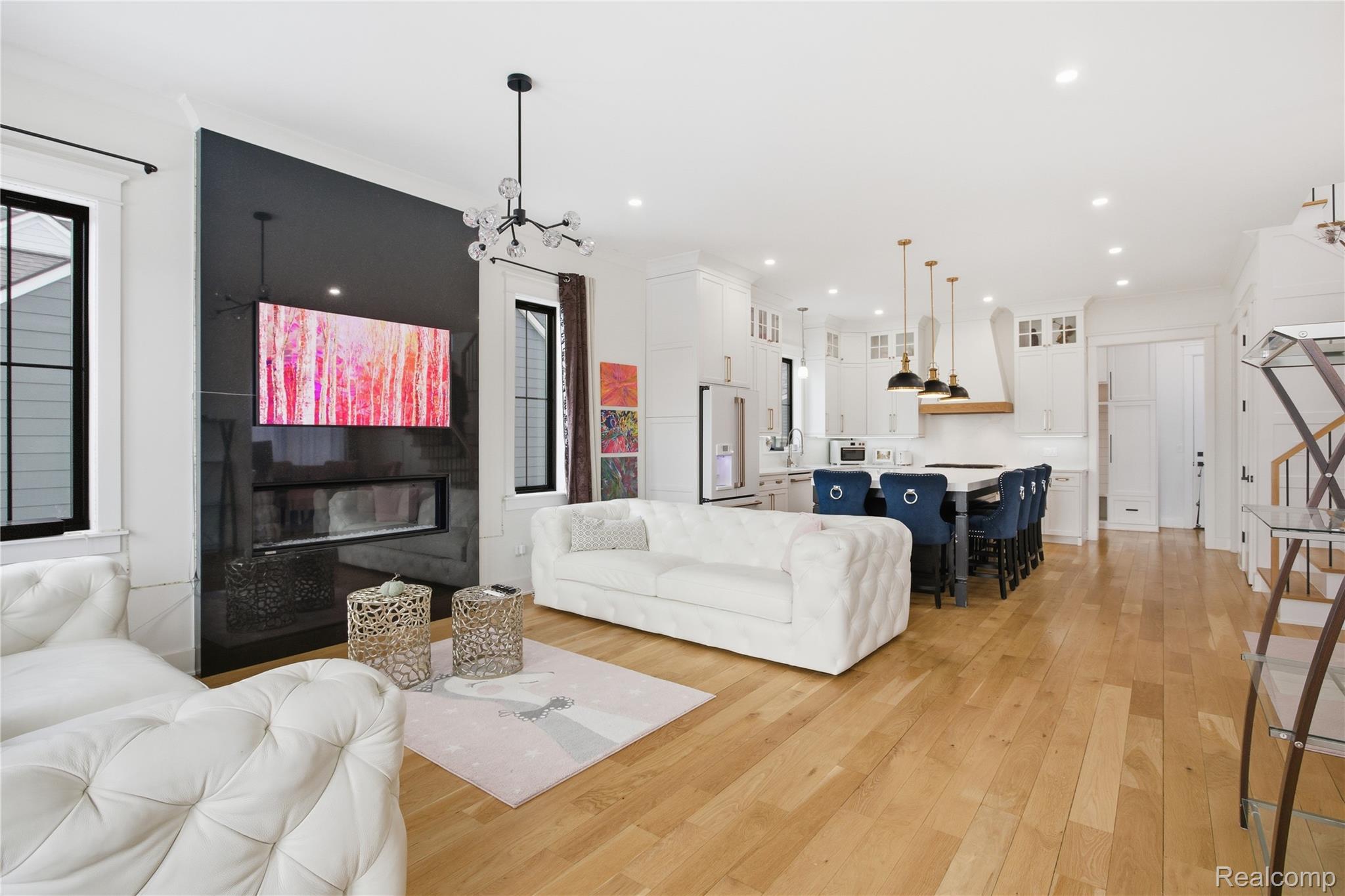 1211 E Lincoln Street