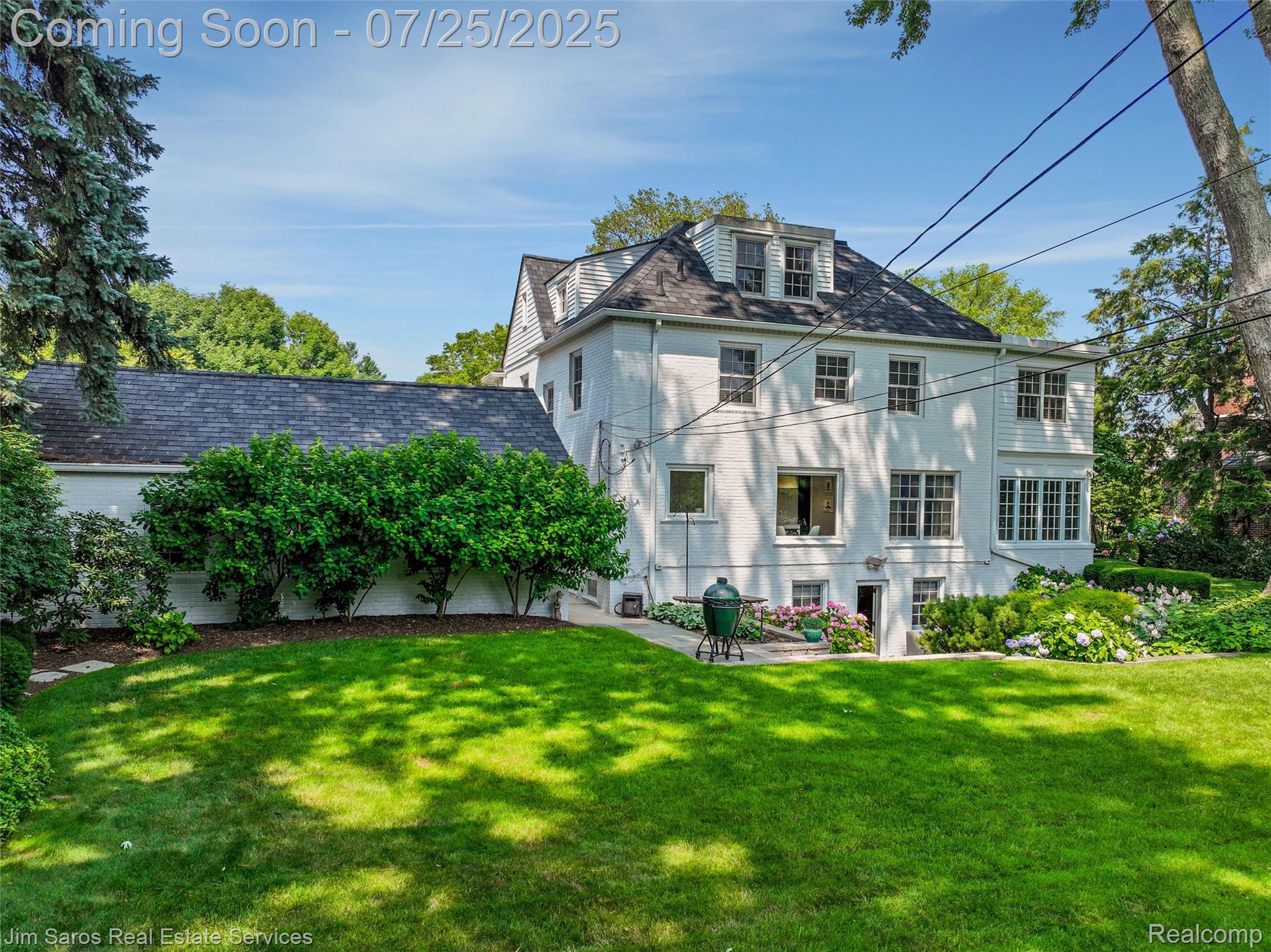51 Lochmoor Boulevard