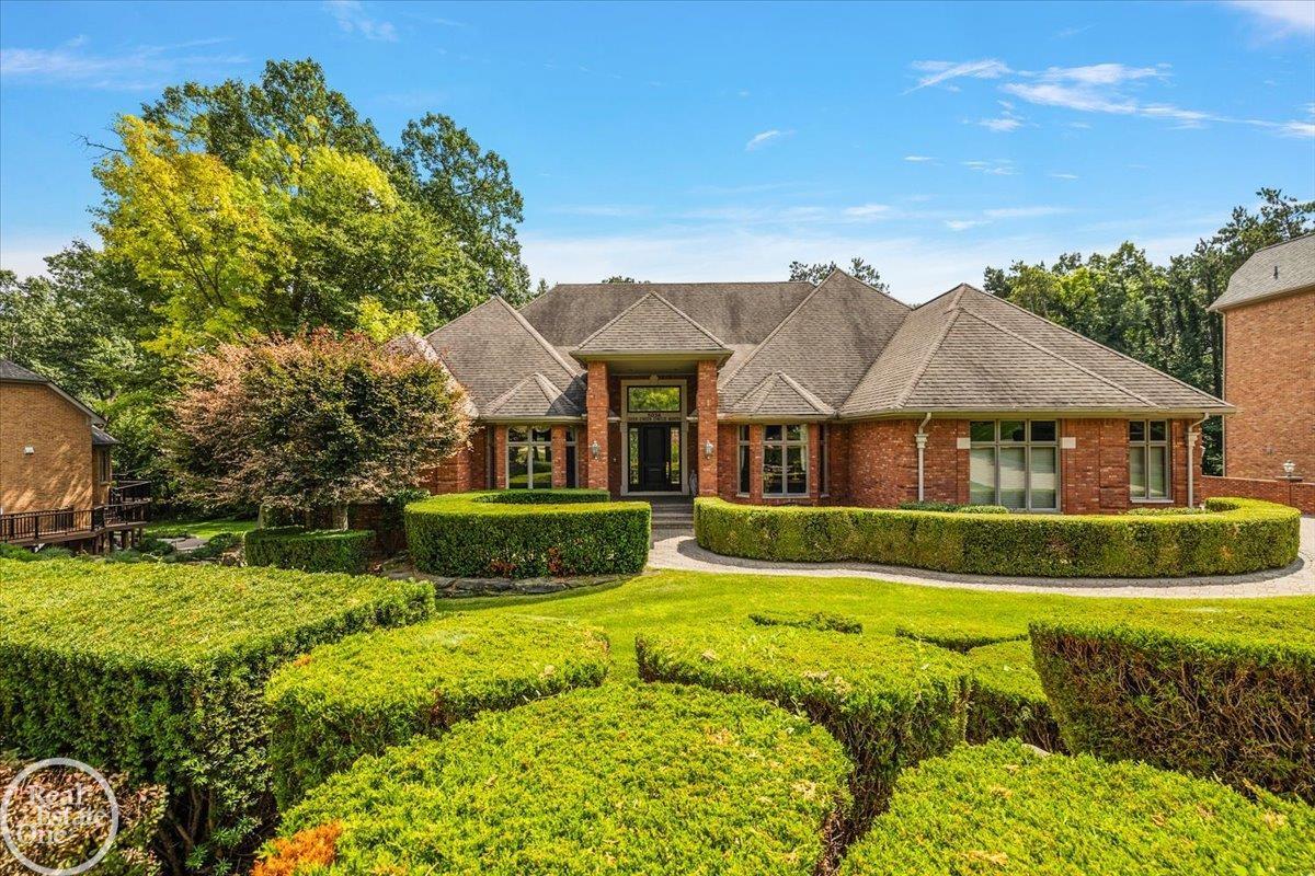 5034 Deer Creek Circle N. Drive