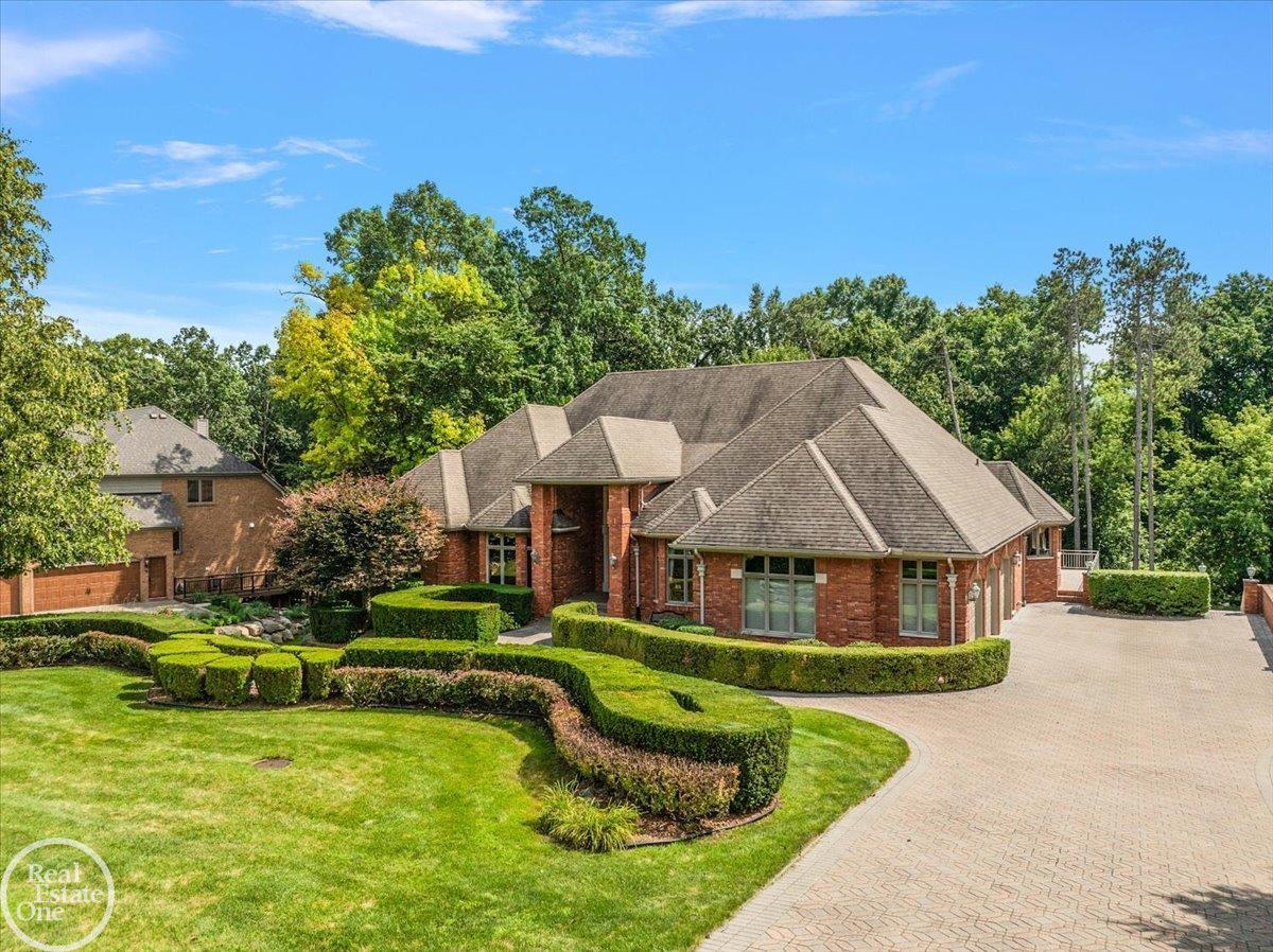 5034 Deer Creek Circle N. Drive