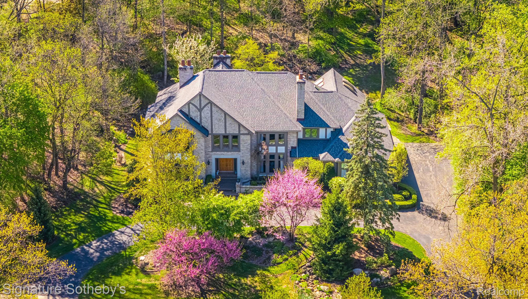 371 PINE RIDGE Drive