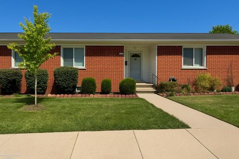 8755 Sterling Street Center Line City MI 48015