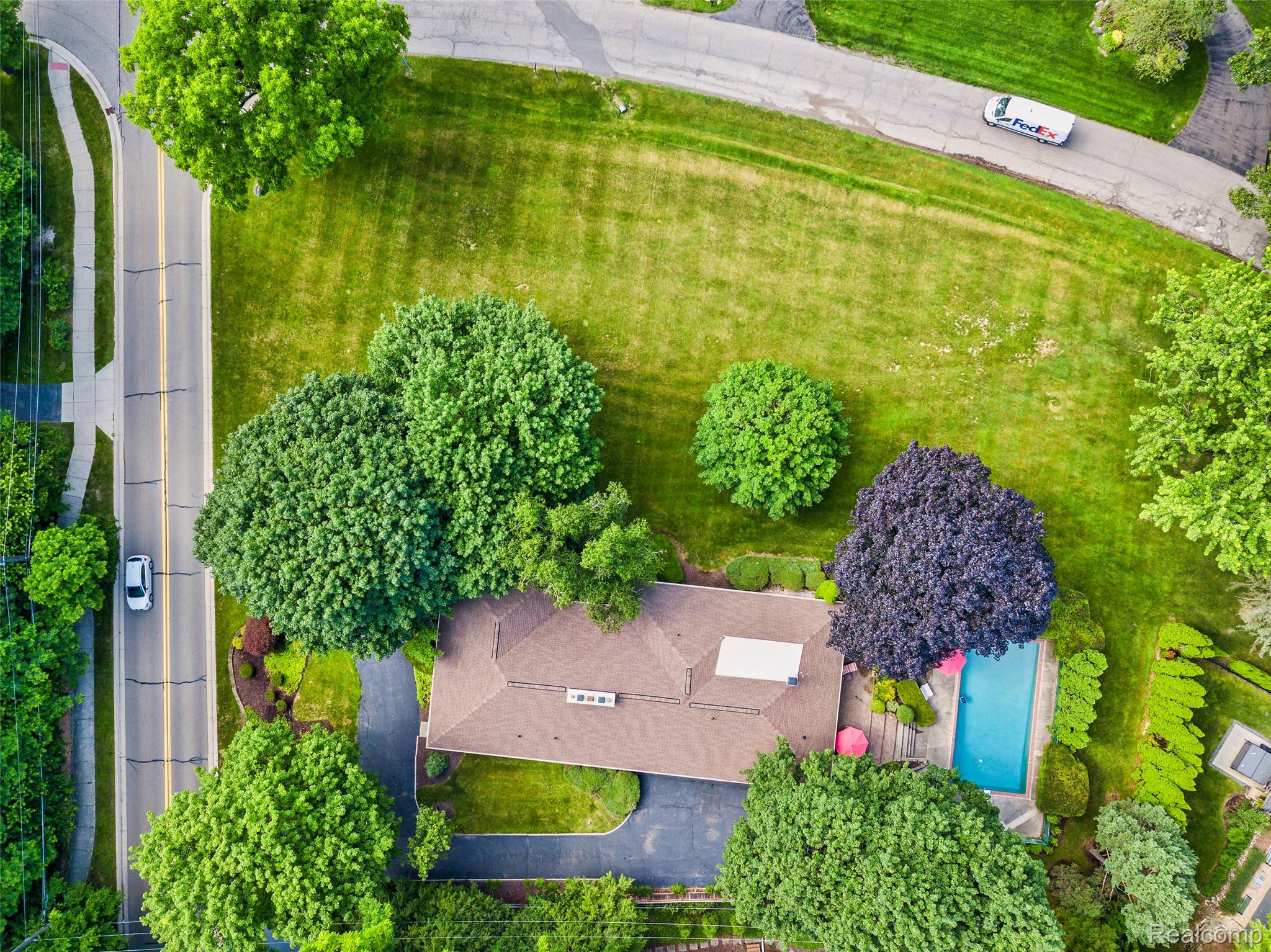 3821 Lakecrest Drive Drive