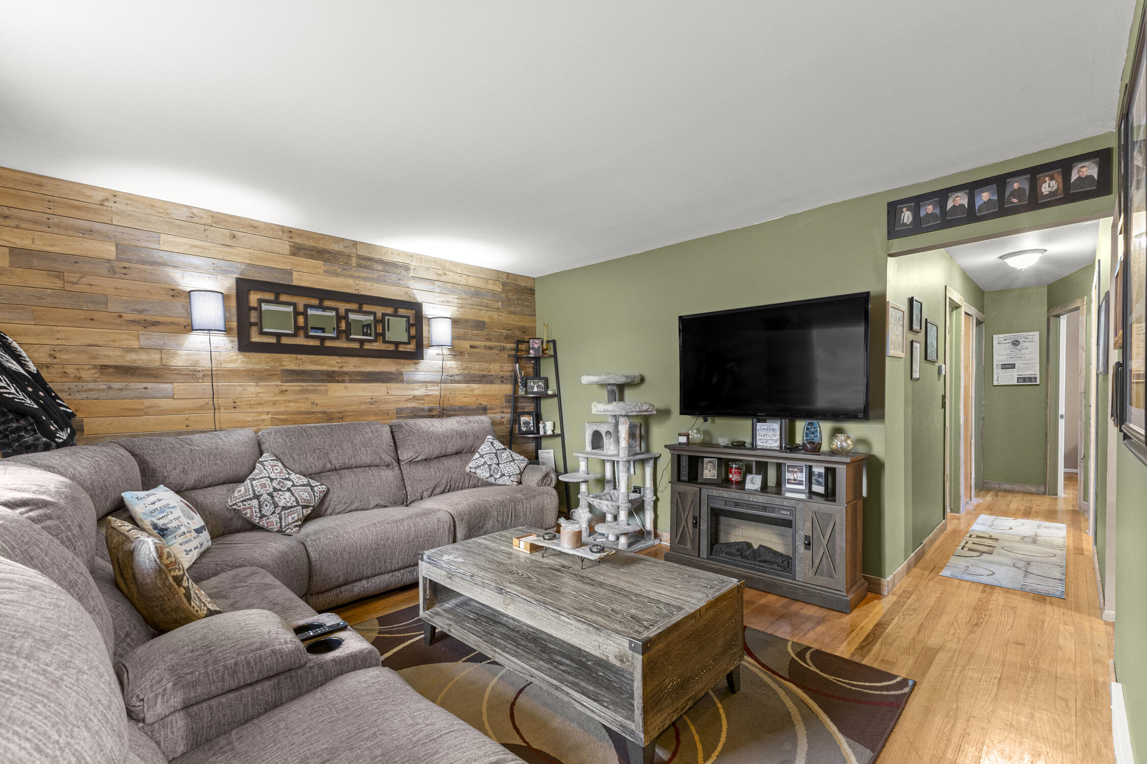 33157 Lancashire Street