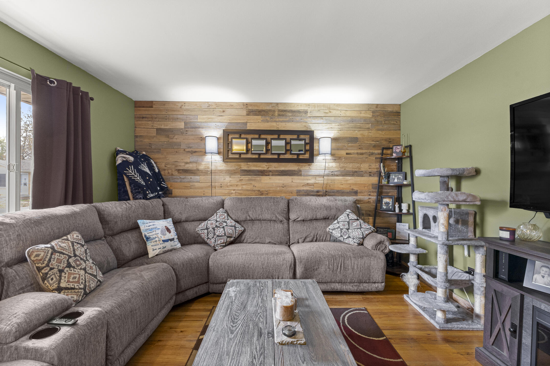 33157 Lancashire Street