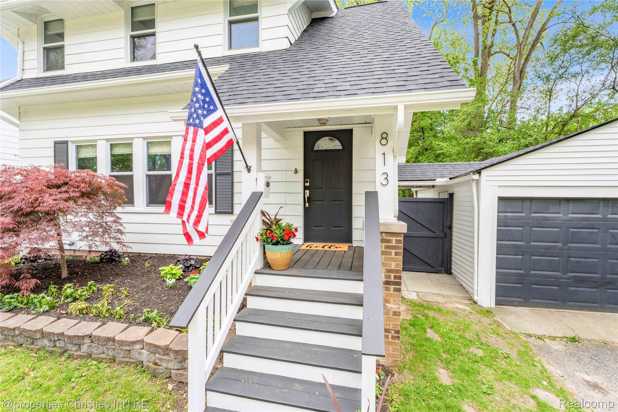 813 Catalpa Drive