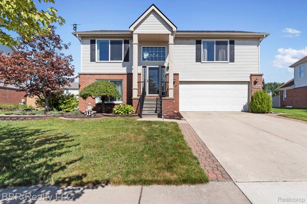 20704 BUSENBARK LN, TRENTON, MI 48183 - Image c8a3bb66f4da5a0a6317cfd058065e62/3253768927