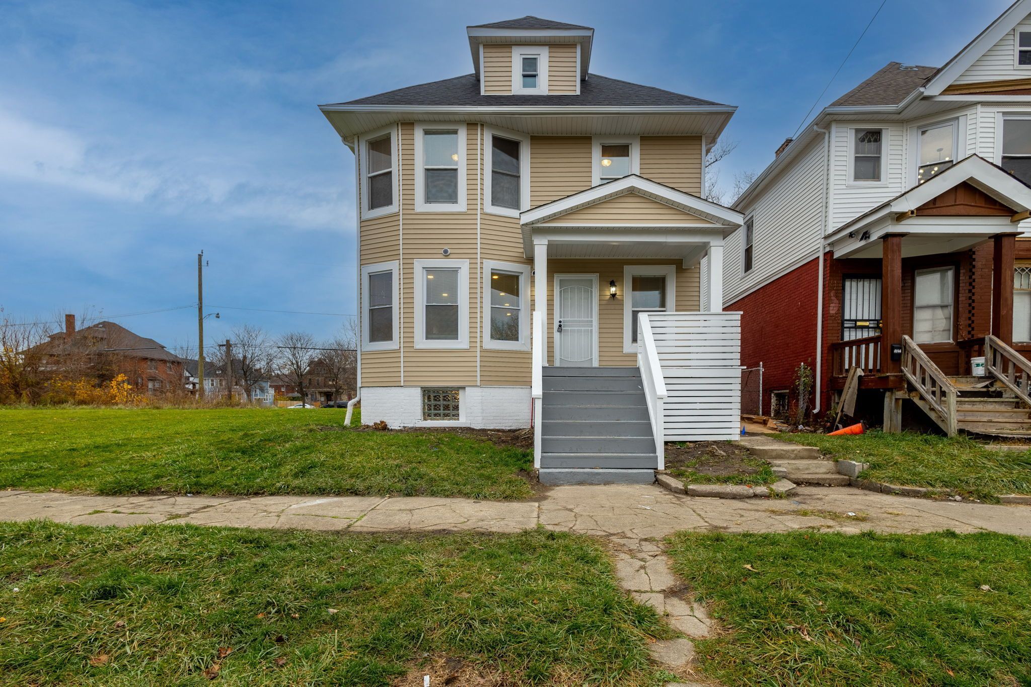 1426 CANTON Street