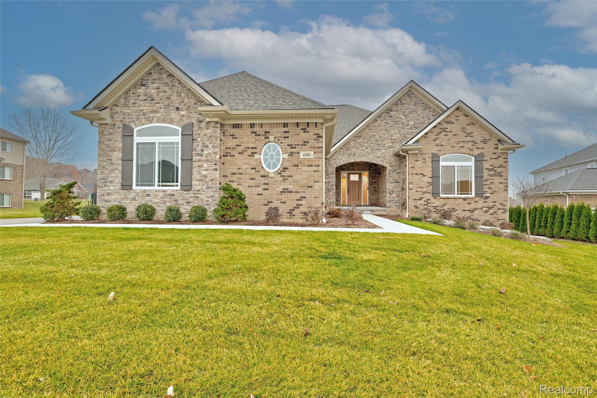 690 Willow Lake Court