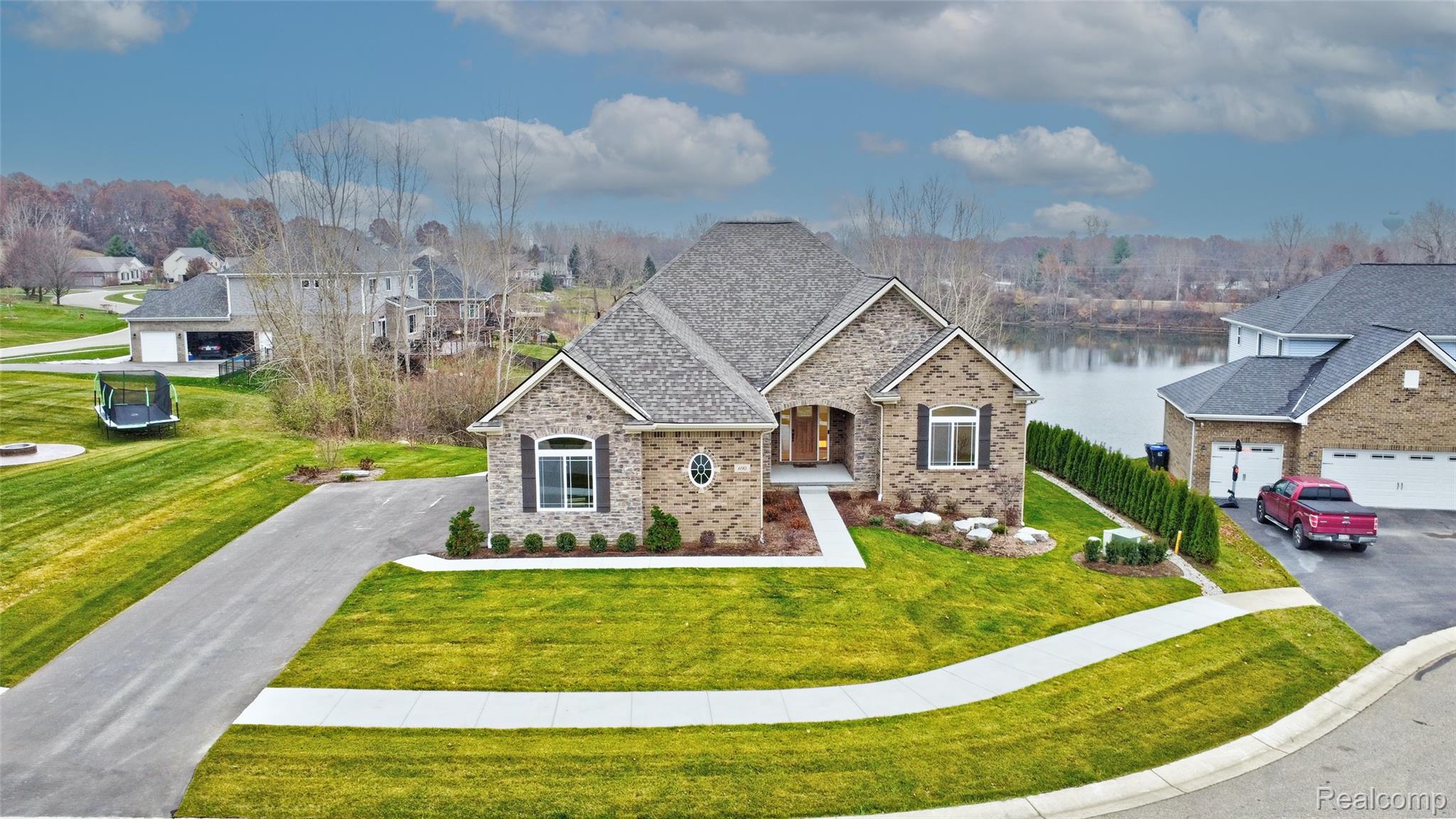 690 Willow Lake Court