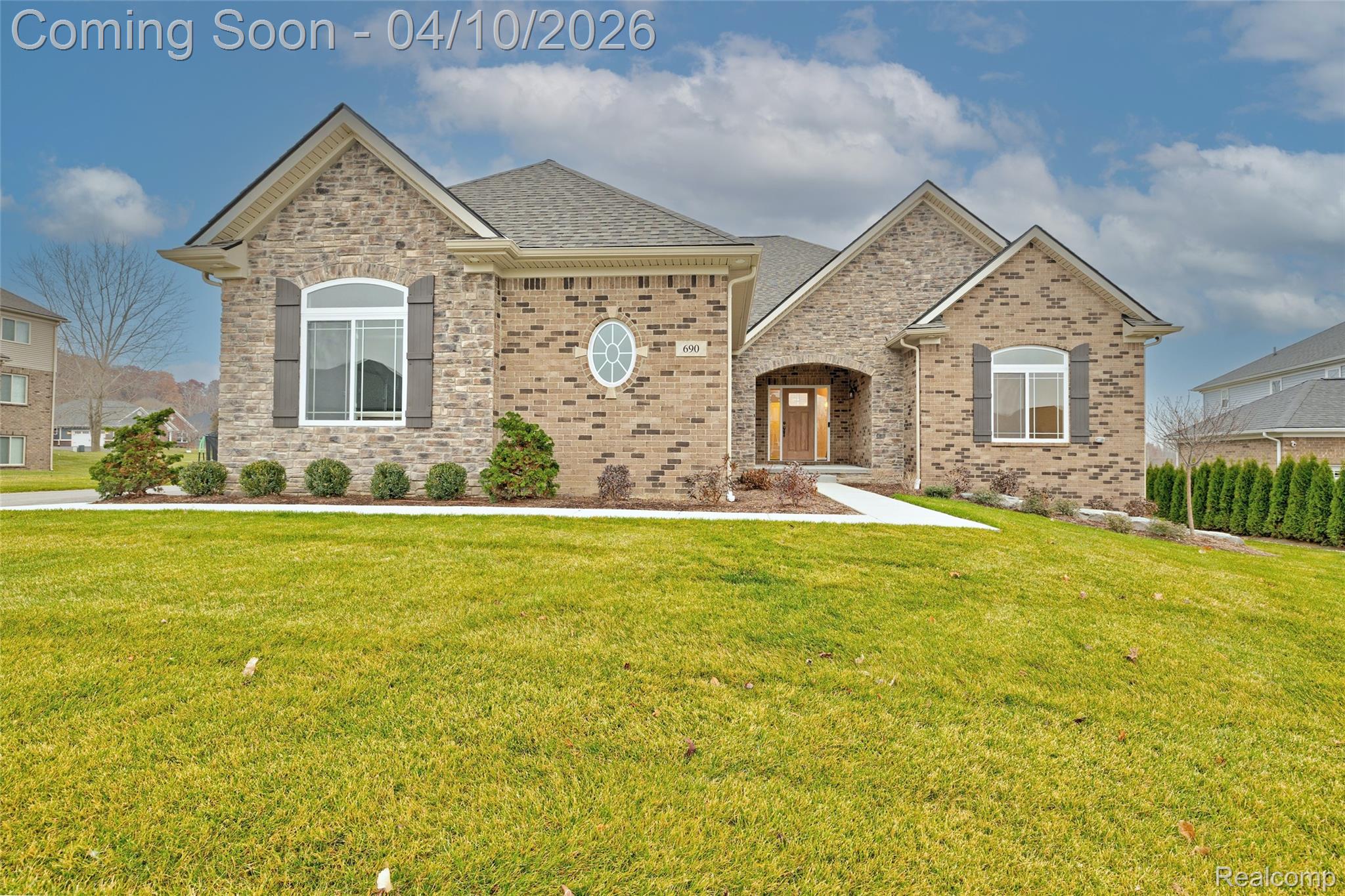 690 Willow Lake Court