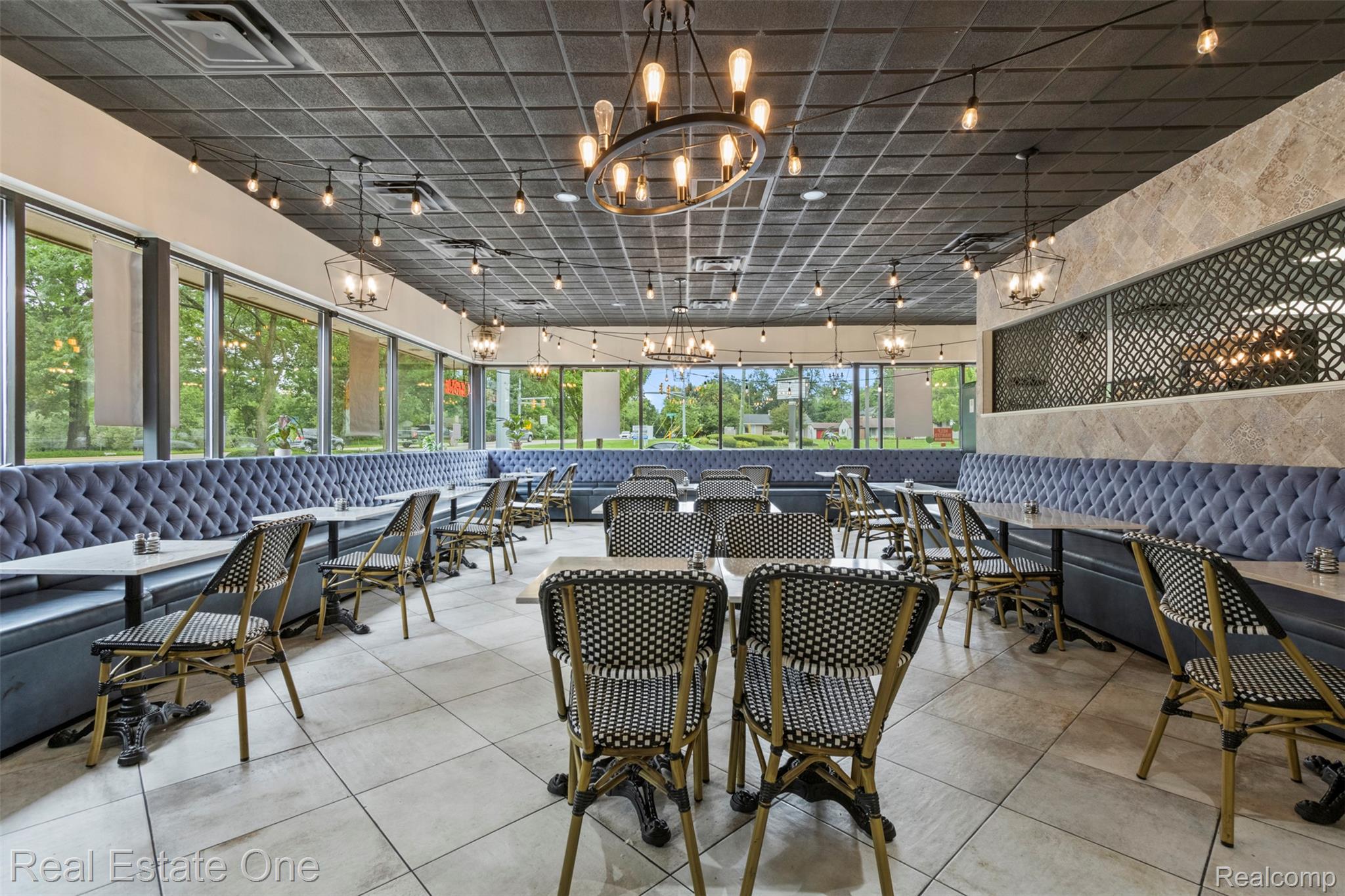 4052 HAGGERTY HWY