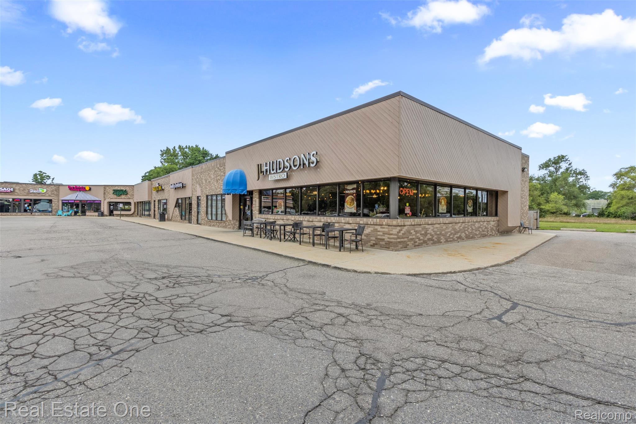 4052 HAGGERTY HWY