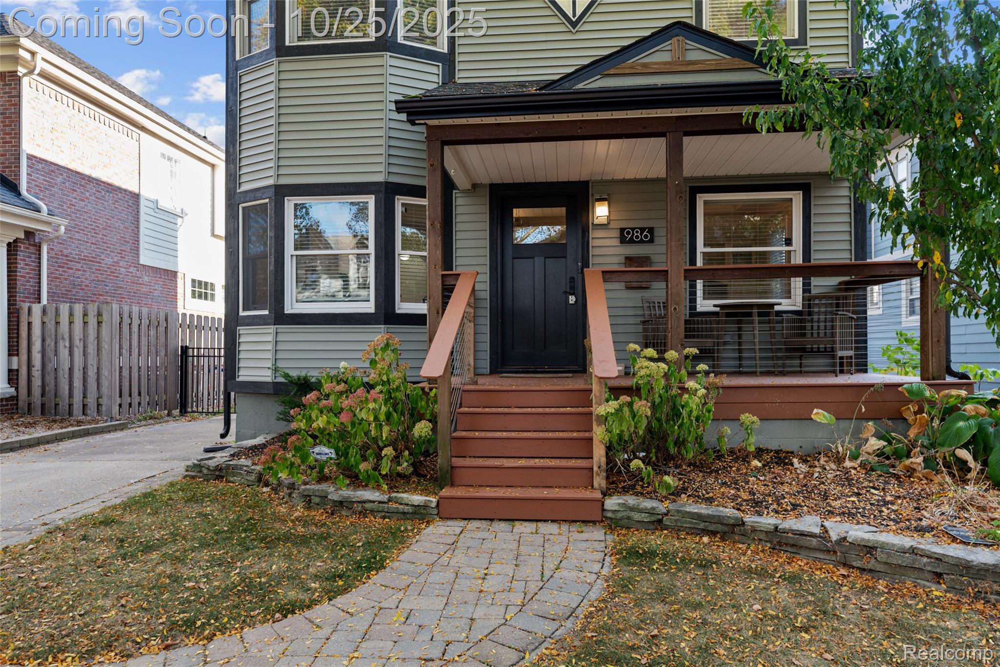 986 Smith Avenue