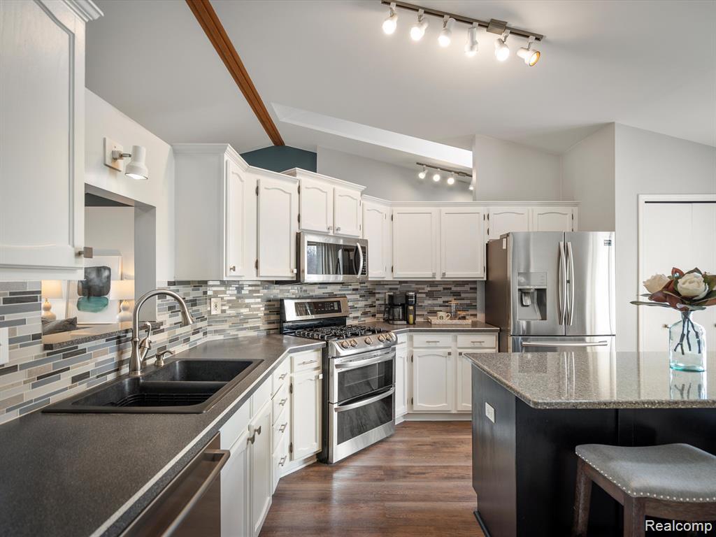 Ortonville Village, Michigan 48462, United States, 3 Bedrooms Bedrooms, ,3 BathroomsBathrooms,Residential,Pending,200585