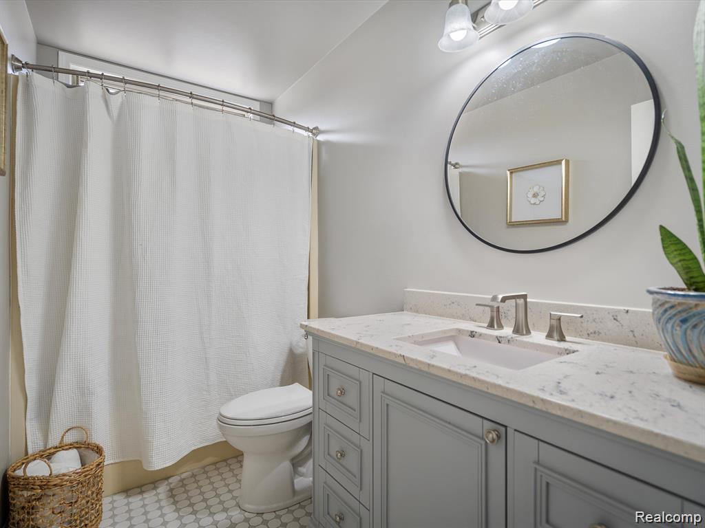 Ortonville Village, Michigan 48462, United States, 3 Bedrooms Bedrooms, ,3 BathroomsBathrooms,Residential,Pending,200585