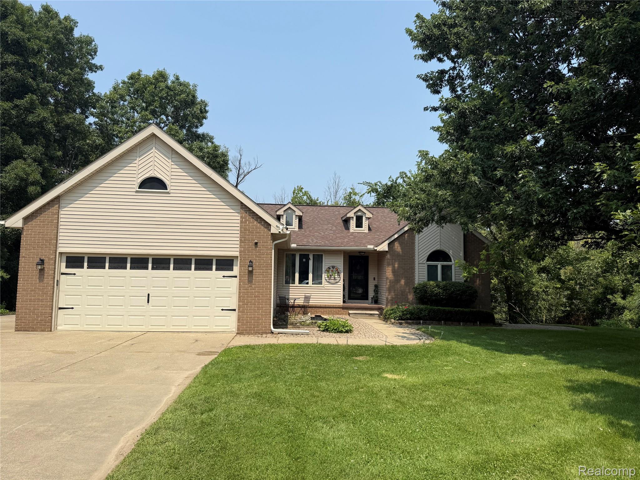 Ortonville Village, Michigan 48462, United States, 3 Bedrooms Bedrooms, ,3 BathroomsBathrooms,Residential,Pending,200585