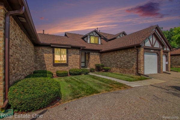 3326 HERITAGE PKWY, DEARBORN, MI 48124 - Image c8ff31702c11cd8e32279c0bccb10e85/2438084127