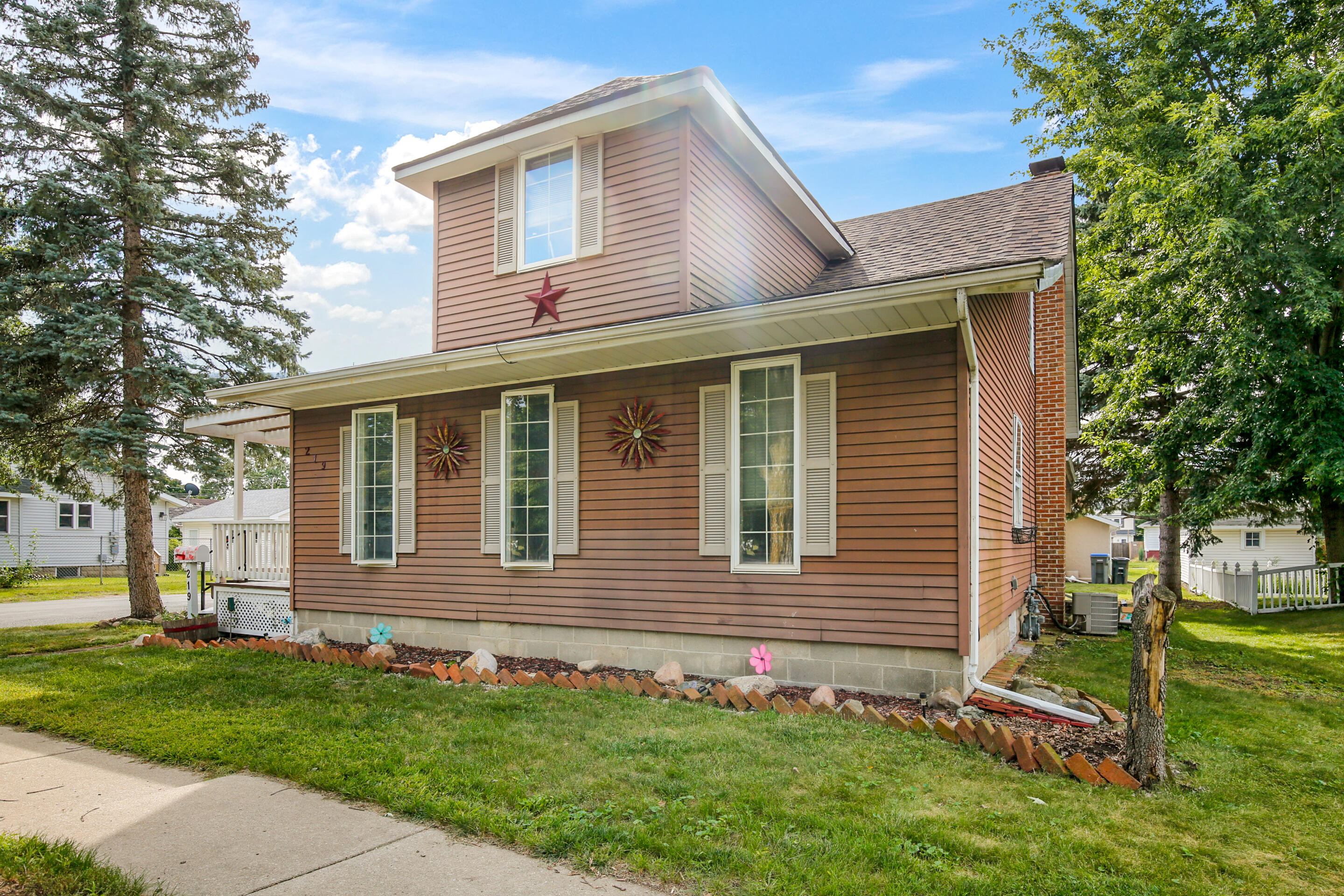 219 S Lakeview Street