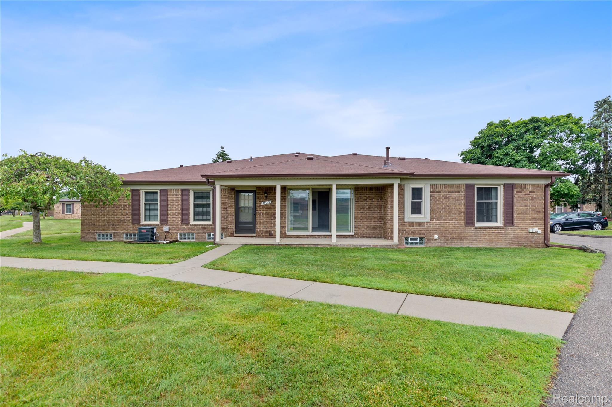 Shelby Charter Township, Michigan 48315, United States, 2 Bedrooms Bedrooms, ,2 BathroomsBathrooms,Residential,Pending,157912