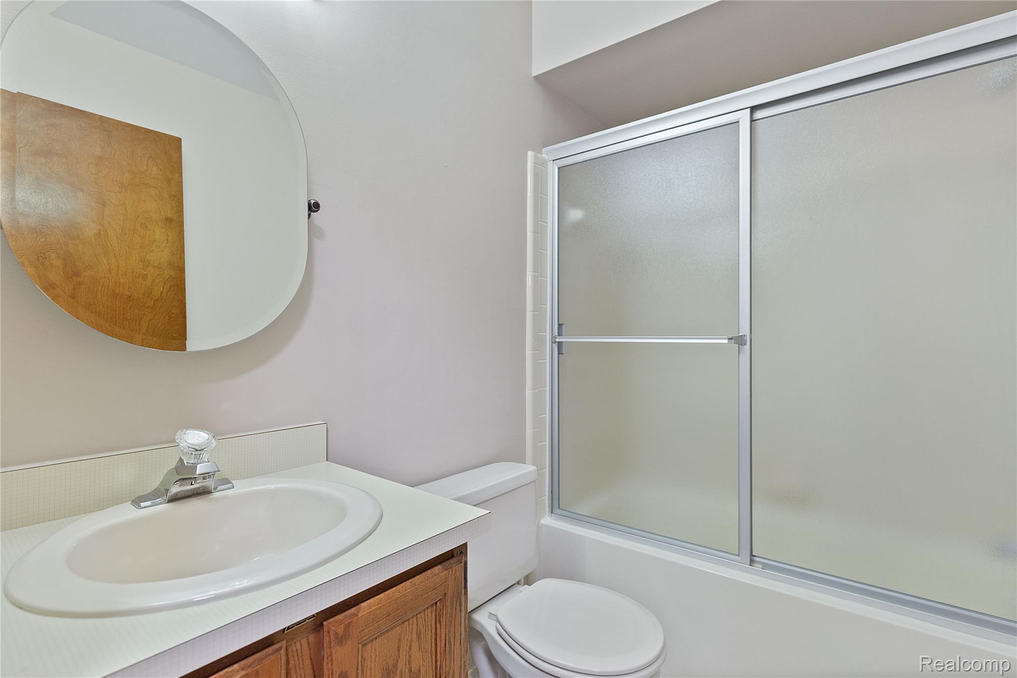 Shelby Charter Township, Michigan 48315, United States, 2 Bedrooms Bedrooms, ,2 BathroomsBathrooms,Residential,Pending,157912