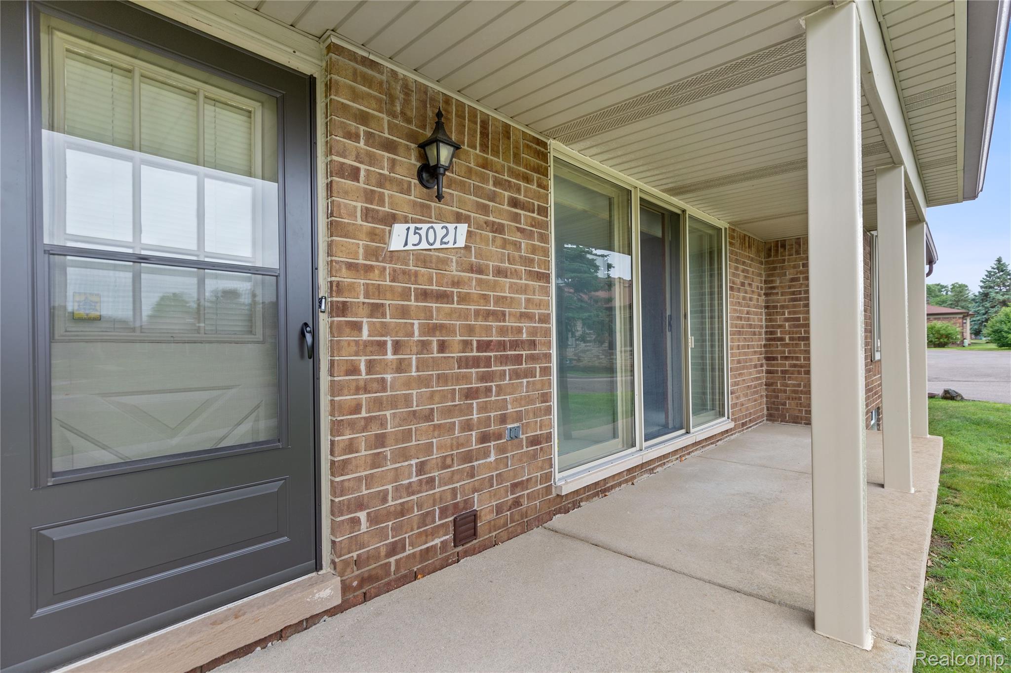 Shelby Charter Township, Michigan 48315, United States, 2 Bedrooms Bedrooms, ,2 BathroomsBathrooms,Residential,Pending,157912