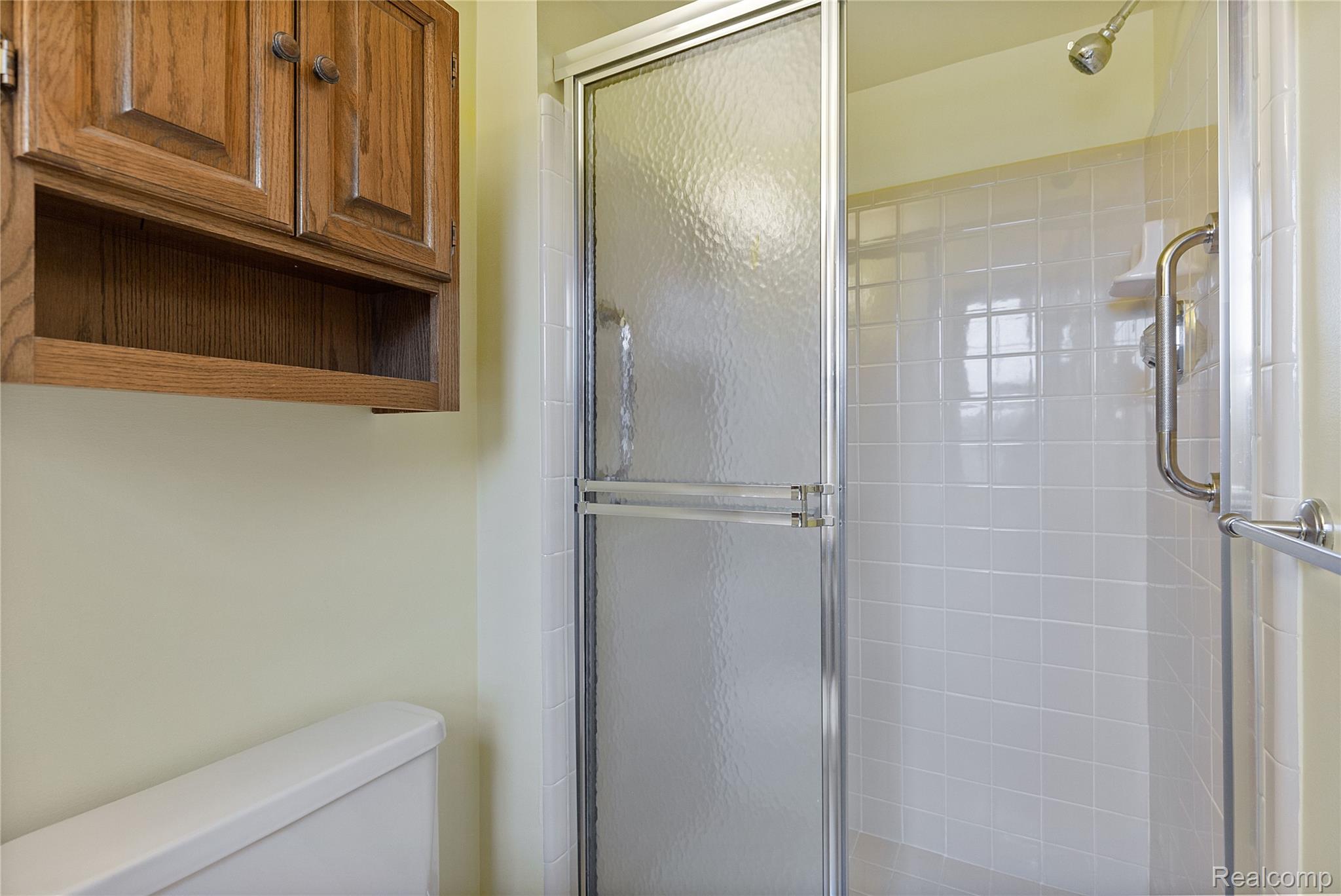 Shelby Charter Township, Michigan 48315, United States, 2 Bedrooms Bedrooms, ,2 BathroomsBathrooms,Residential,Pending,157912