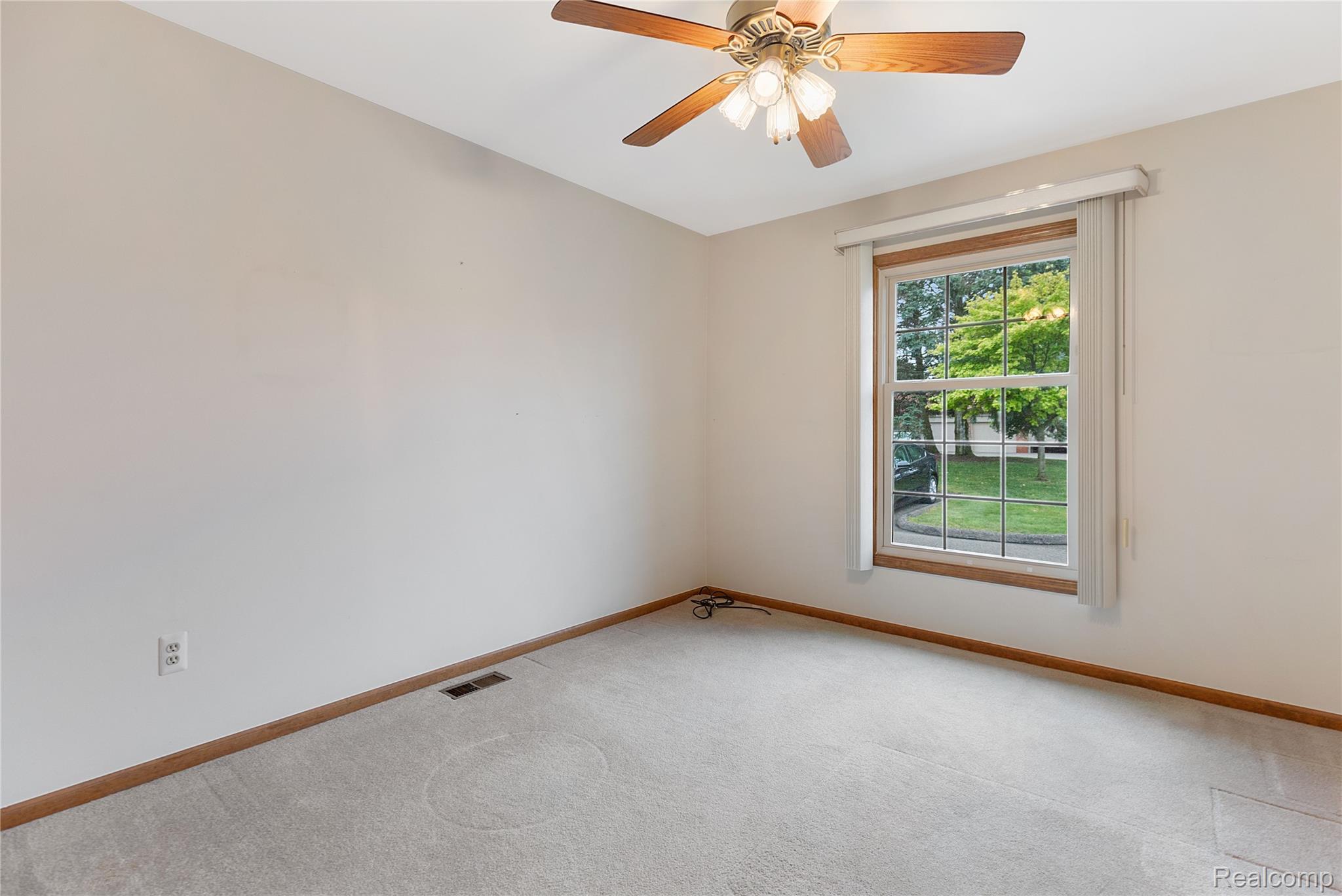 Shelby Charter Township, Michigan 48315, United States, 2 Bedrooms Bedrooms, ,2 BathroomsBathrooms,Residential,Pending,157912