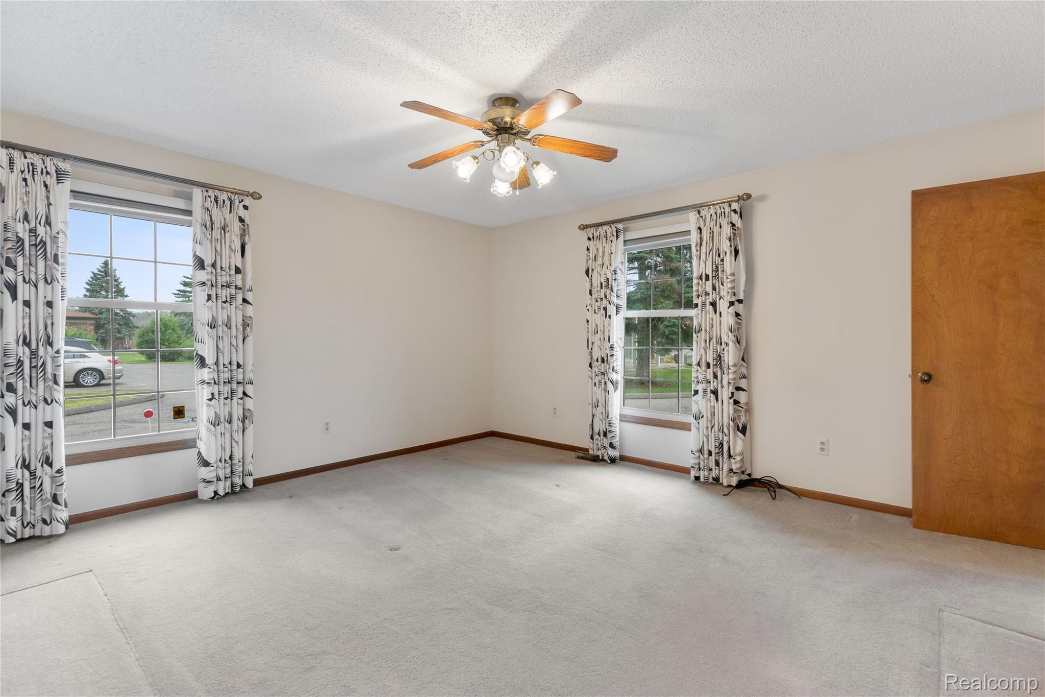 Shelby Charter Township, Michigan 48315, United States, 2 Bedrooms Bedrooms, ,2 BathroomsBathrooms,Residential,Pending,157912